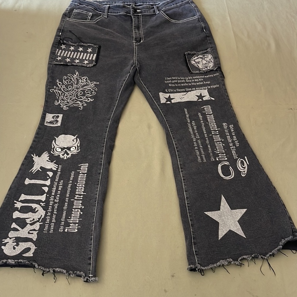 ROMWE  Hi-Rise Flared legs Women's Black Graphic JEANS size 3XL”